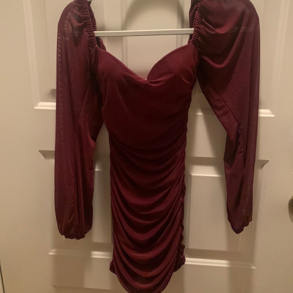 gorgeous red scrunched homecoming dress-very flattering